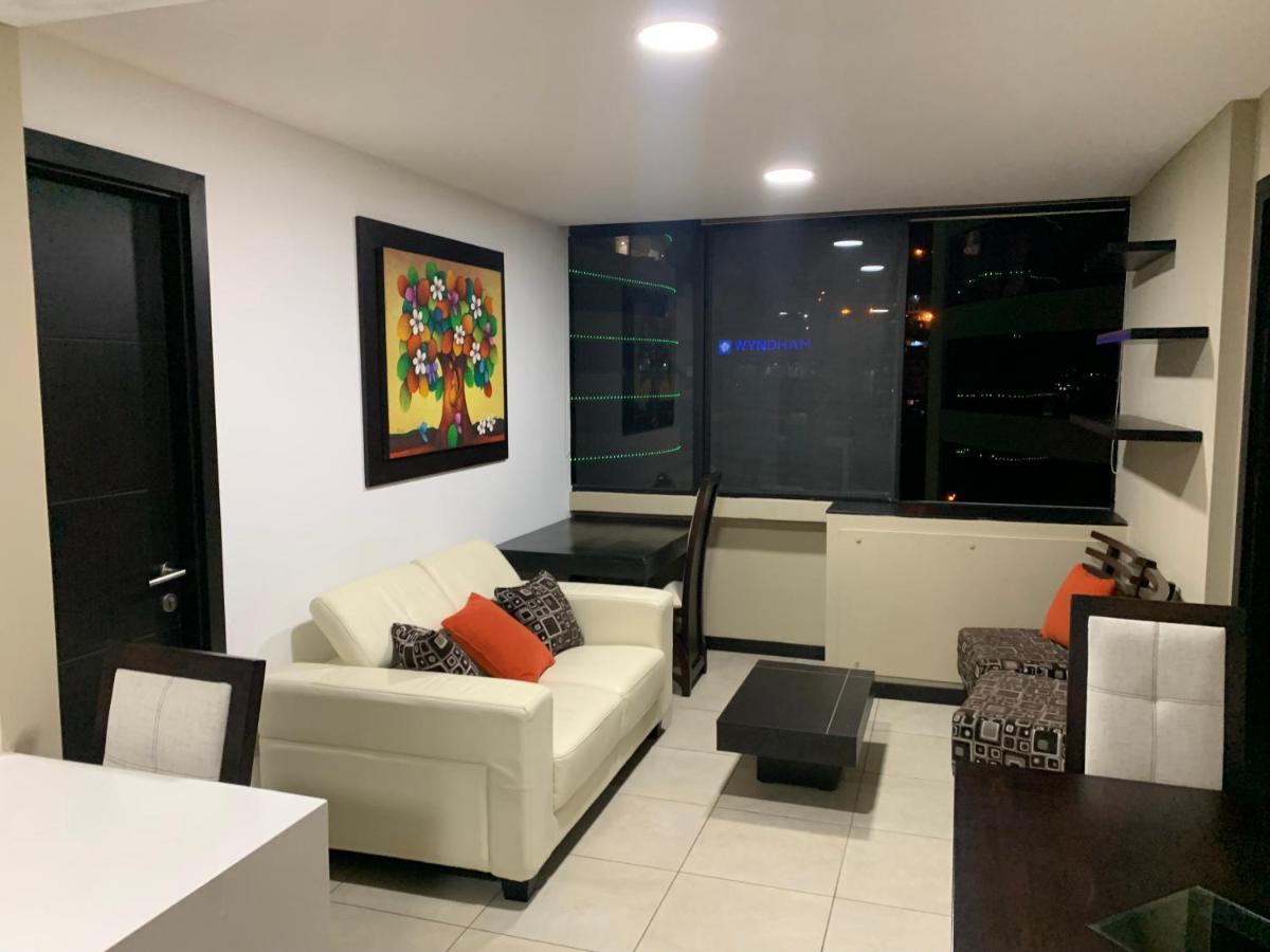 Puerto Santa Ana, Torres Bellini, 2 Dormitorios, Parqueo Guayaquil Eksteriør billede