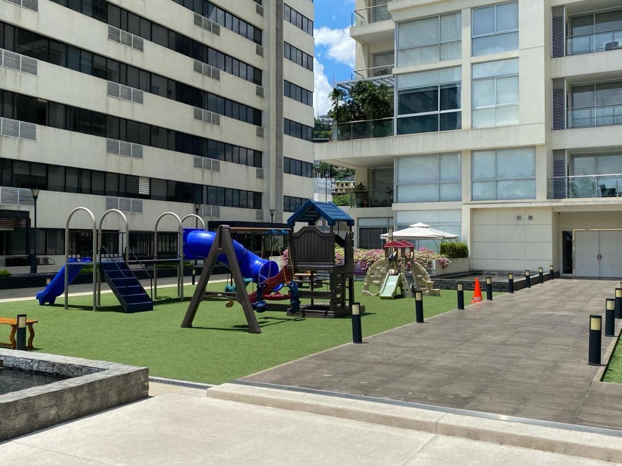 Puerto Santa Ana, Torres Bellini, 2 Dormitorios, Parqueo Guayaquil Eksteriør billede