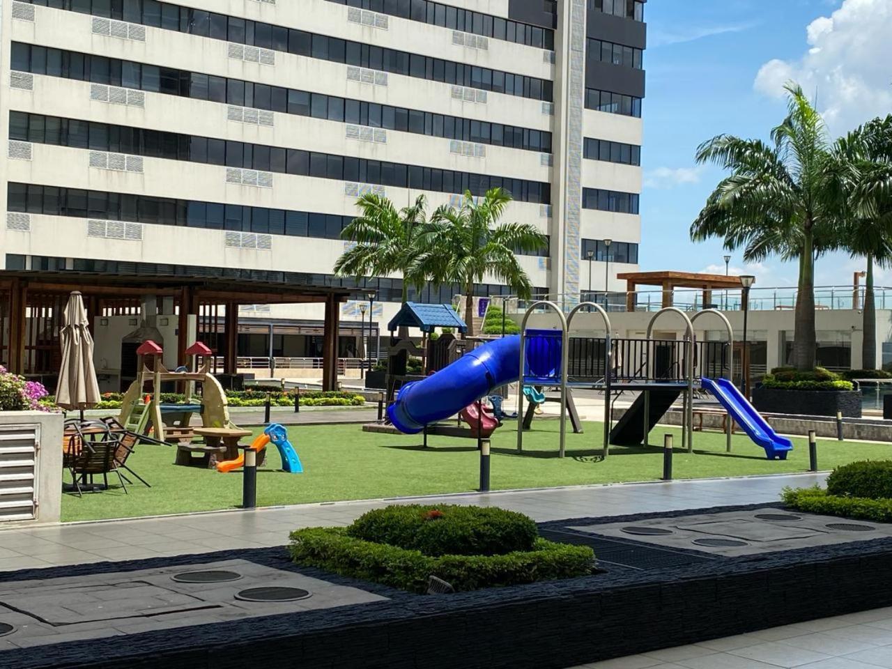 Puerto Santa Ana, Torres Bellini, 2 Dormitorios, Parqueo Guayaquil Eksteriør billede