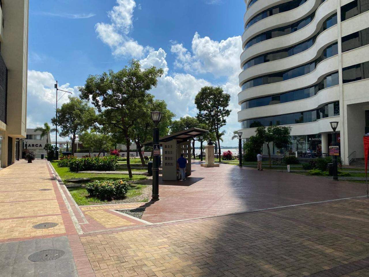 Puerto Santa Ana, Torres Bellini, 2 Dormitorios, Parqueo Guayaquil Eksteriør billede